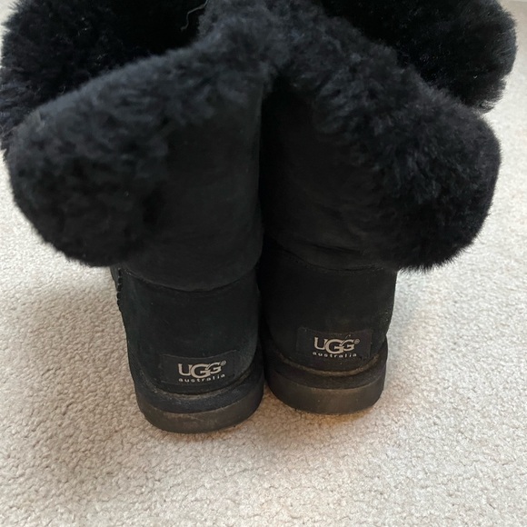 Black short Ugg boots with button Size 6 - Picture 2 of 5